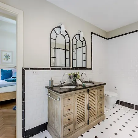 Elegant Villa With Garden In The Heart Of Lucca