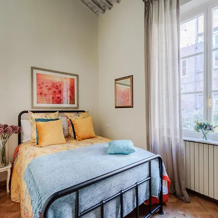 Elegant Villa With Garden In The Heart Of Lucca *
