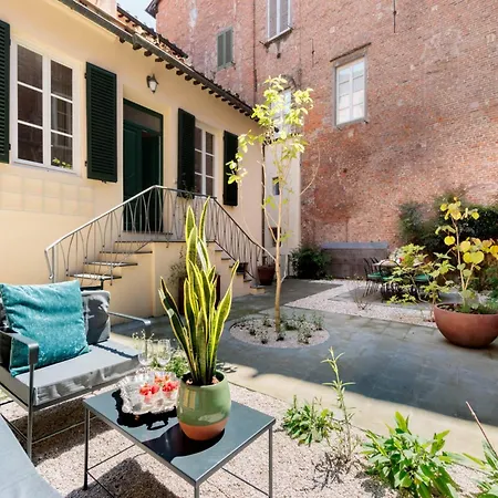 Elegant Villa With Garden In The Heart Of Lucca Apartment Lucca